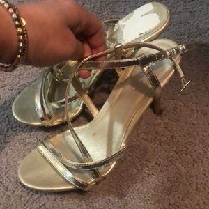 ALDO size 6 scrappy gold shoes